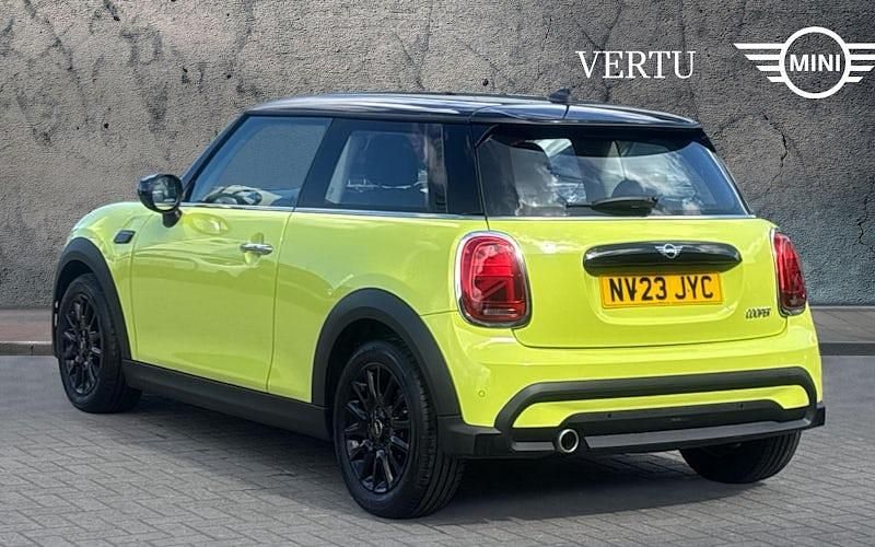 Used Mini Cooper Classic 136 HP (100 kW) 2023 Yellow Hatchback