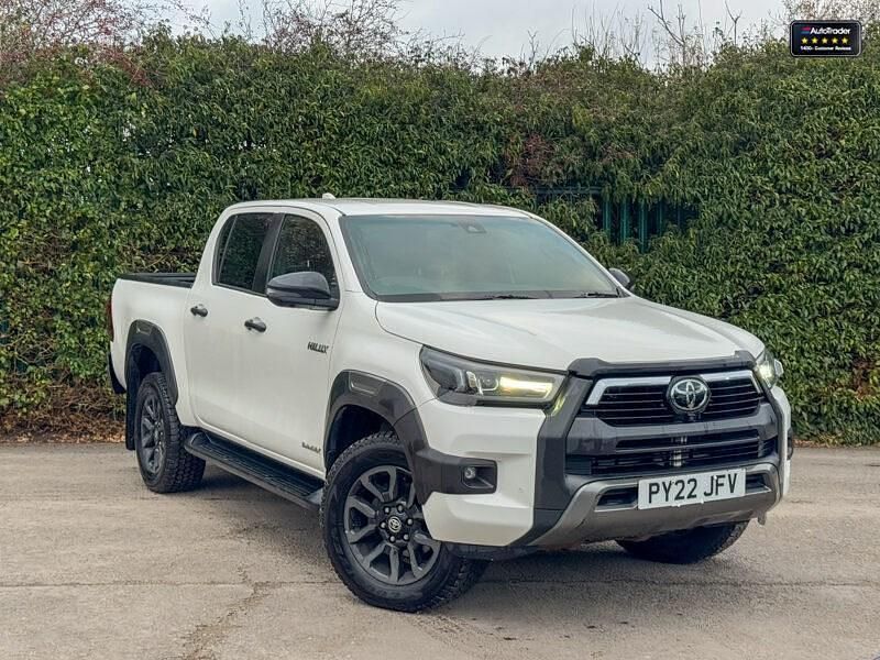 Used Toyota HiLux 204 HP (150 kW) 2022 White Pickup