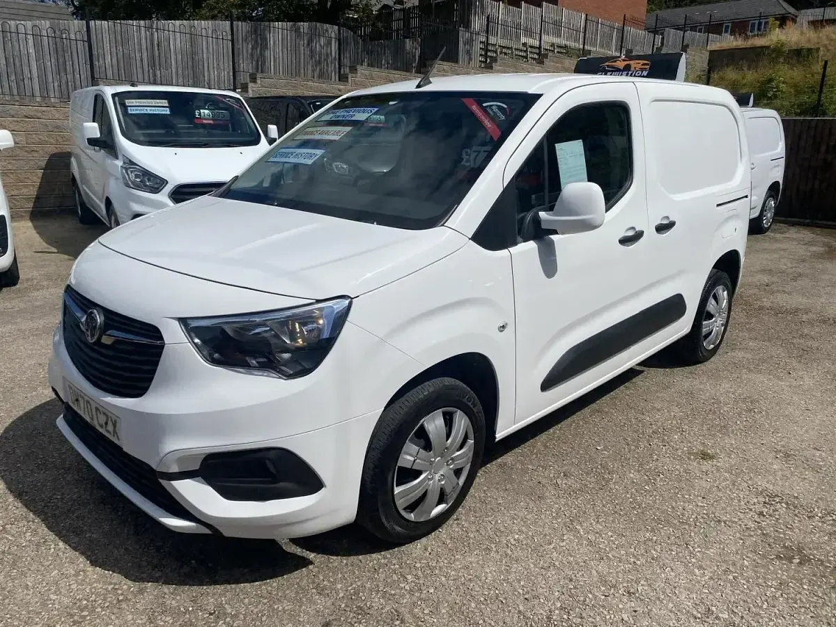 Used Vauxhall Combo Sportive 100 HP (73 kW) 2021 White MPV