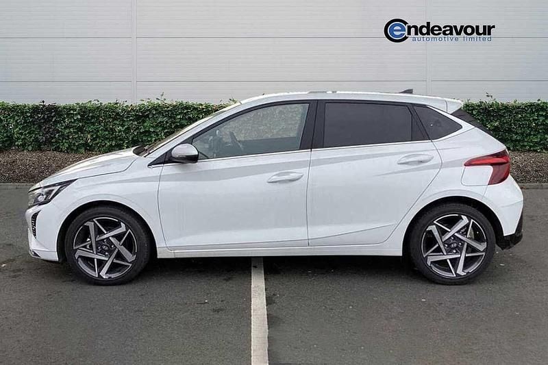 Used Hyundai i20 Premium 90 HP (66 kW) 2025 White Hatchback