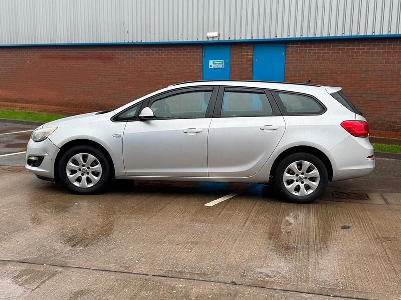 Used Vauxhall Astra Design Edition 2015 Silver Estate