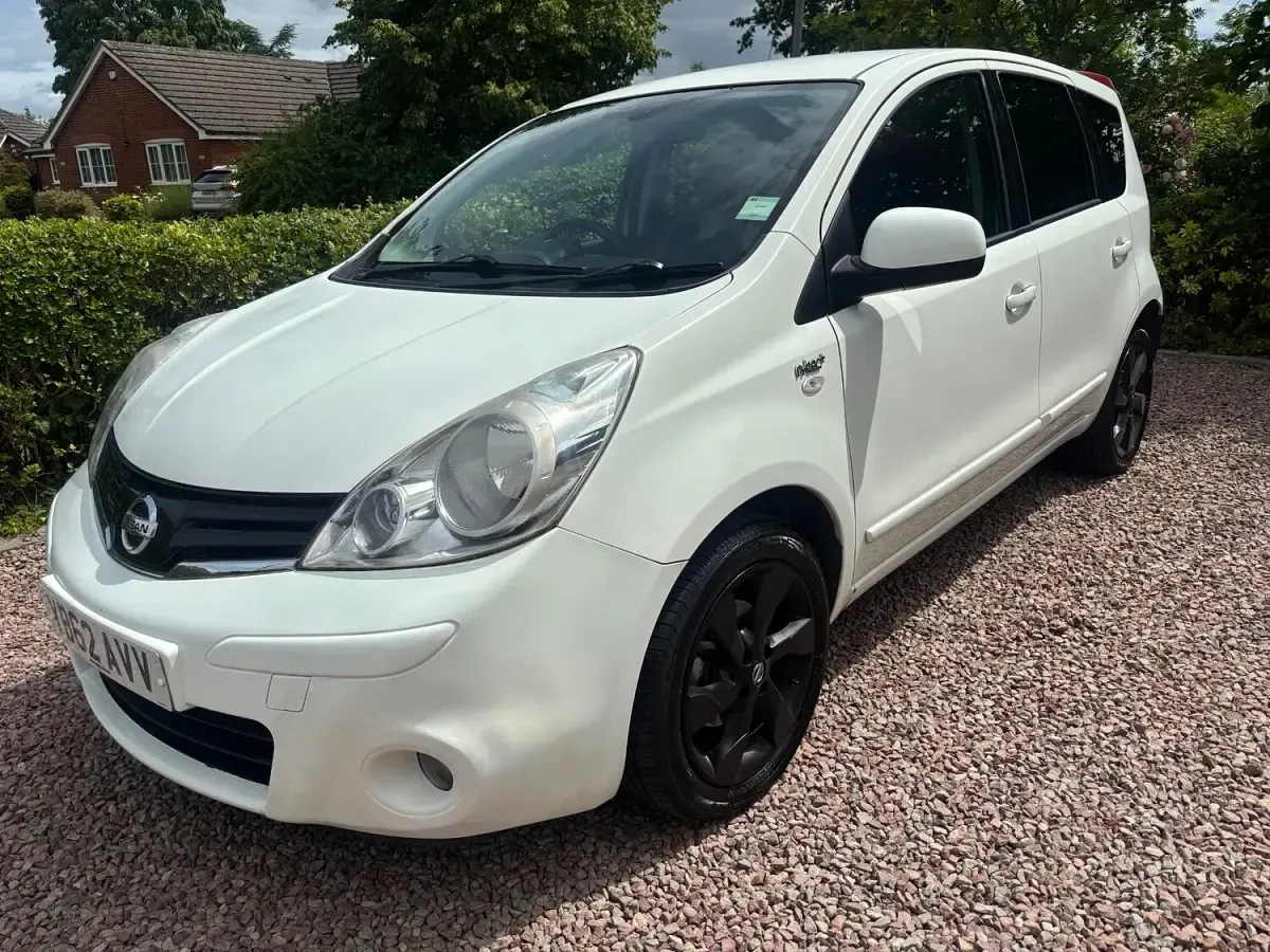 Used Nissan Note N-TEC 90 HP (66 kW) 2013 White Hatchback