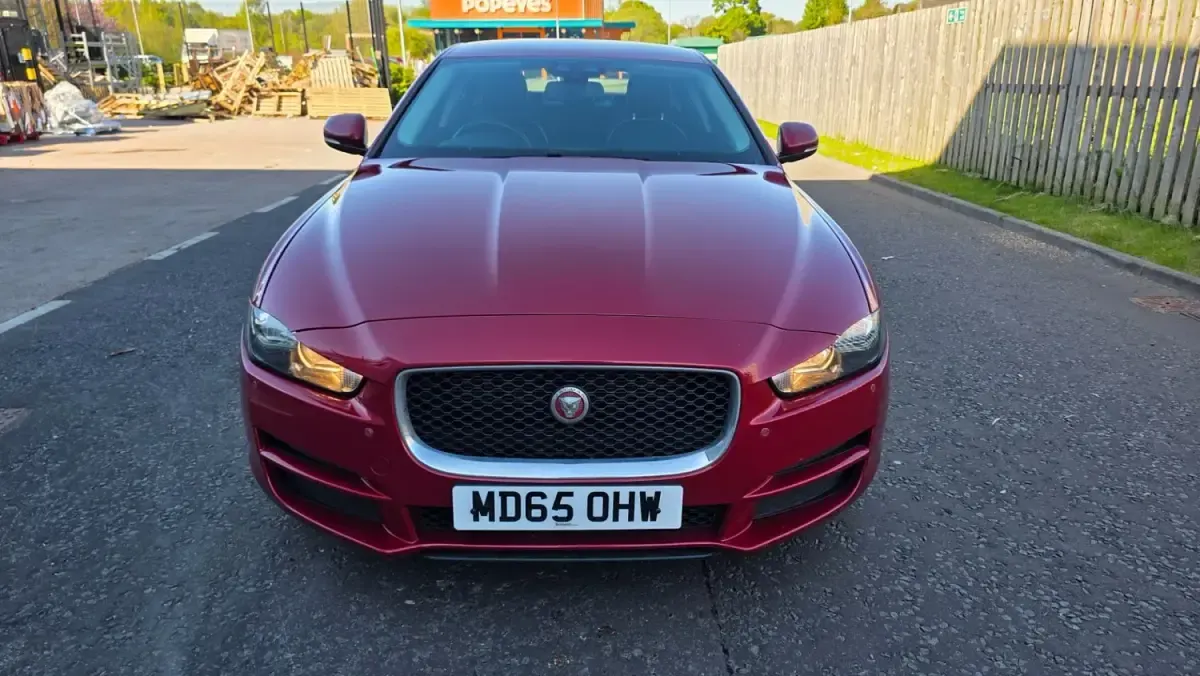Begagnad Jaguar XE Prestige 2016 Röd Sedan