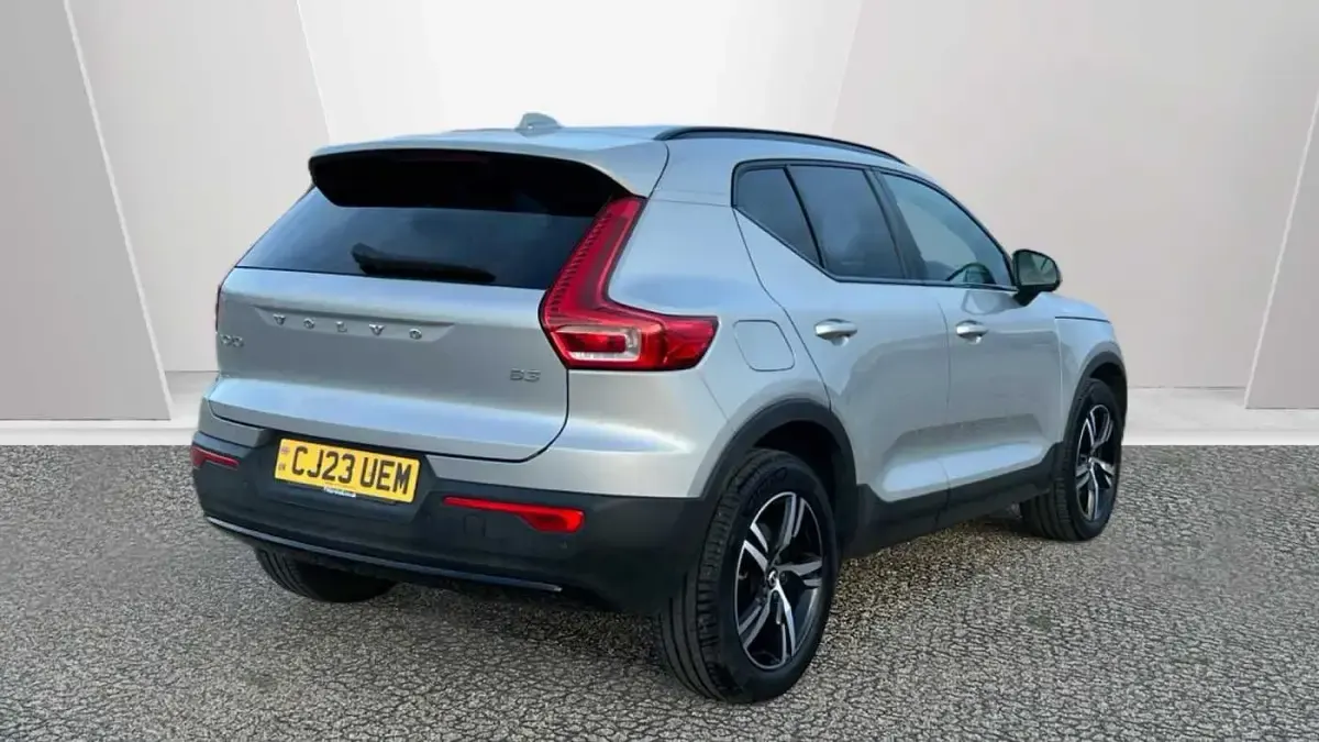Used Volvo XC40 Plus 161 HP (118 kW) 2023 Silver SUV