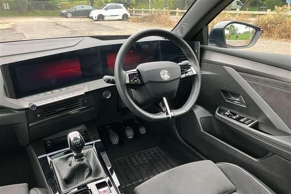 Used Vauxhall Astra Ultimate 130 HP (95 kW) 2024 Hot red Hatchback