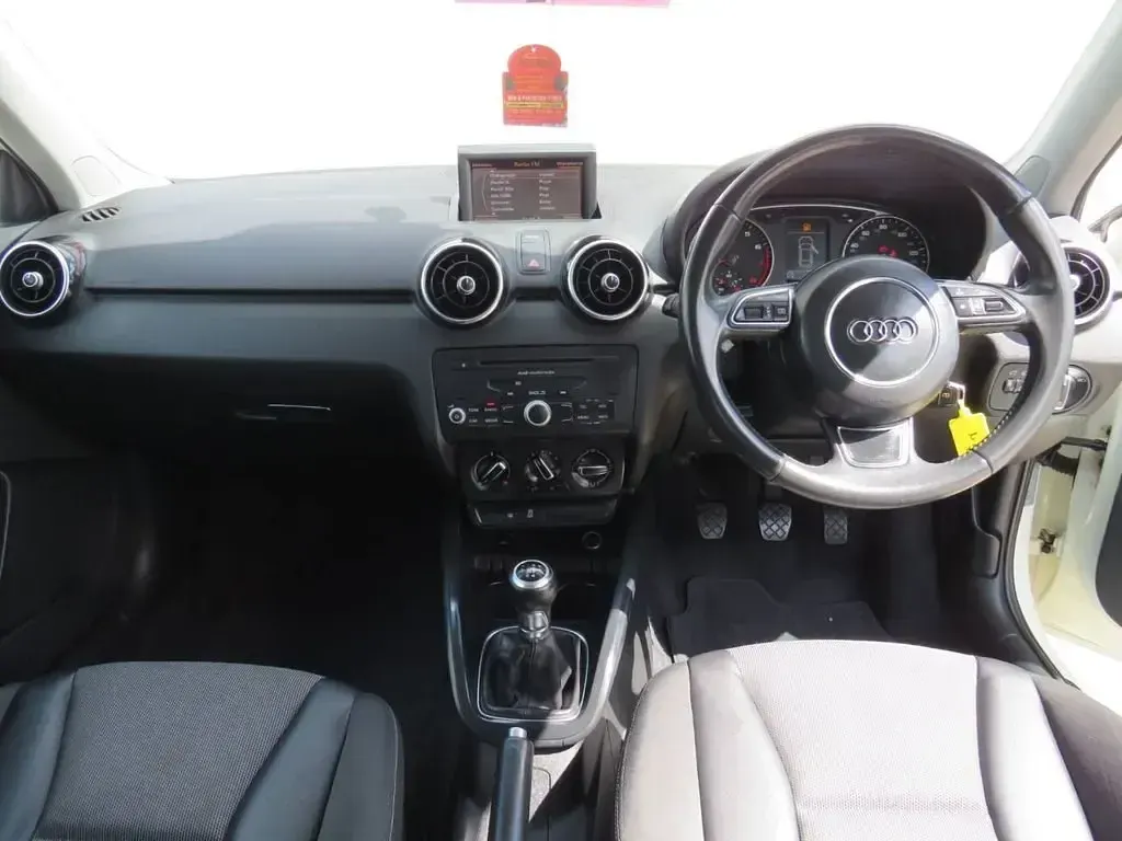Używany Audi A1 Sport 86 KM (63 kW) 2013 Biały Hatchback