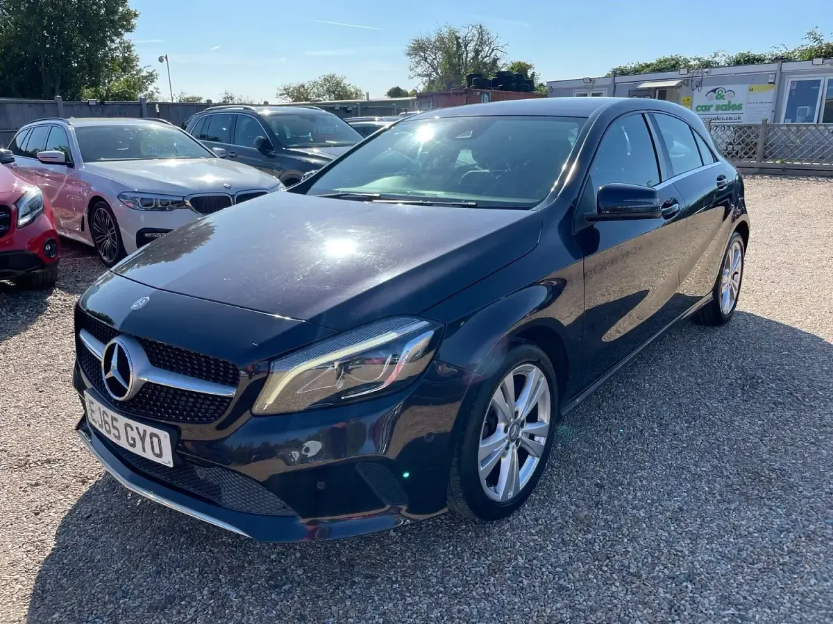 Used Mercedes A180 Premium 107 HP (78 kW) 2015 Mauve/purple Hatchback