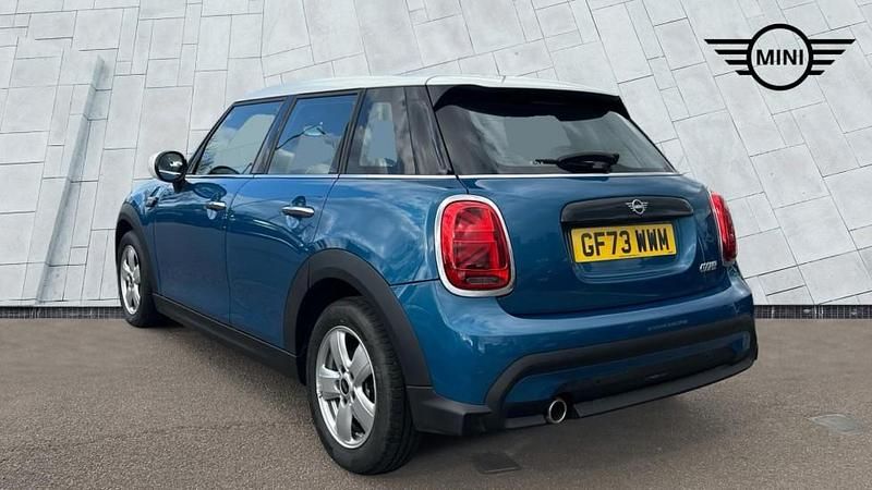 Begagnad Mini Cooper Classic 134 HK (98 kW) 2023 Blå Halvkombi