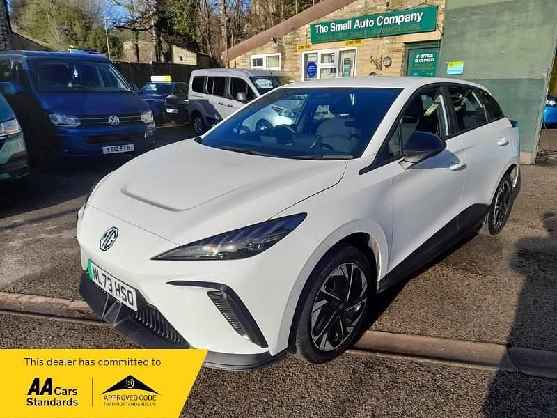 Used MG MG4 EV SE 2023 White Hatchback