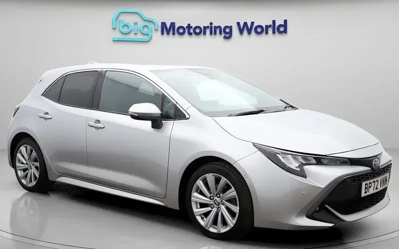 Begagnad Toyota Corolla Design 122 HK (89 kW) 2022 Halvkombi