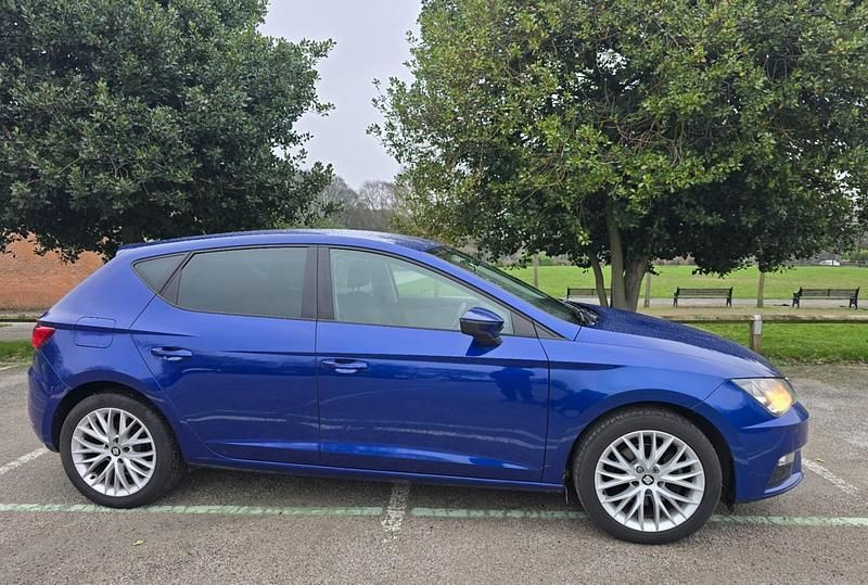Used Seat Leon SE Dynamic 115 HP (84 kW) 2019 Blue Hatchback