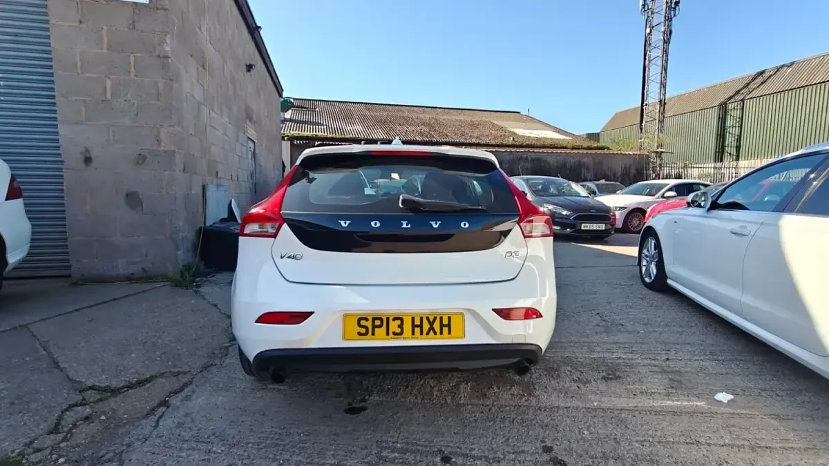 Used Volvo V40 2013 White Hatchback