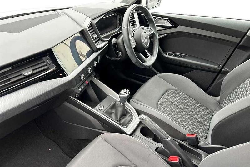 Used Audi A1 Sport 108 HP (79 kW) 2022 White SUV