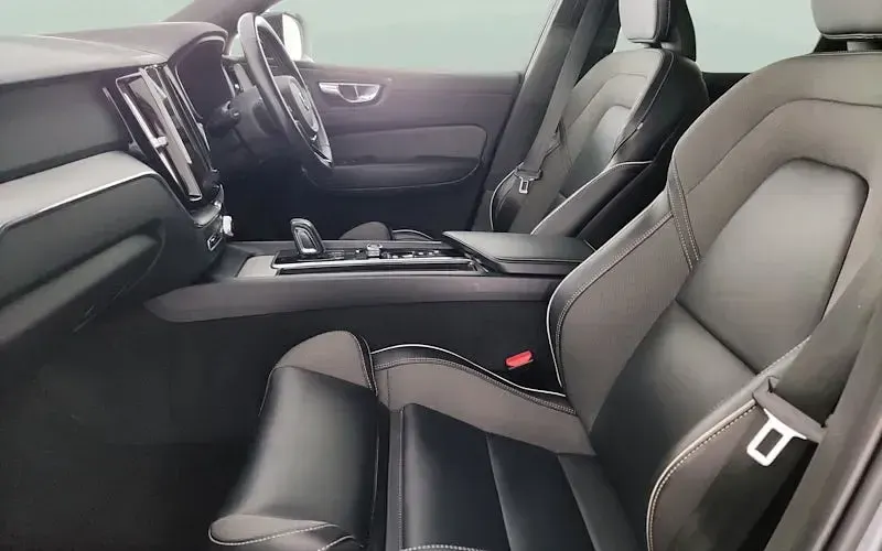 Used Volvo XC60 R-Design 340 HP (250 kW) 2021 Grey SUV