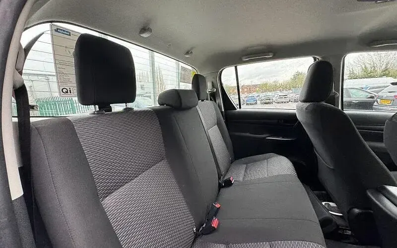 Used Toyota HiLux Active 150 HP (110 kW) 2021 White Pickup