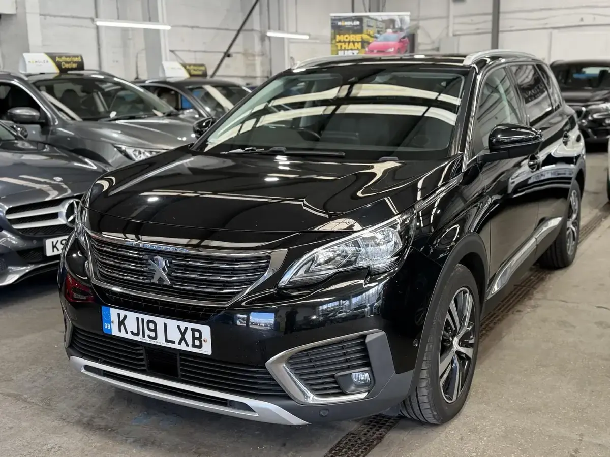 Used Peugeot 5008 Allure 129 HP (94 kW) 2019 Black SUV