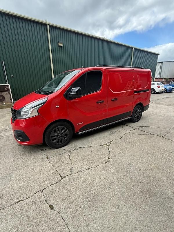 Used Renault Trafic 2016 Red MPV