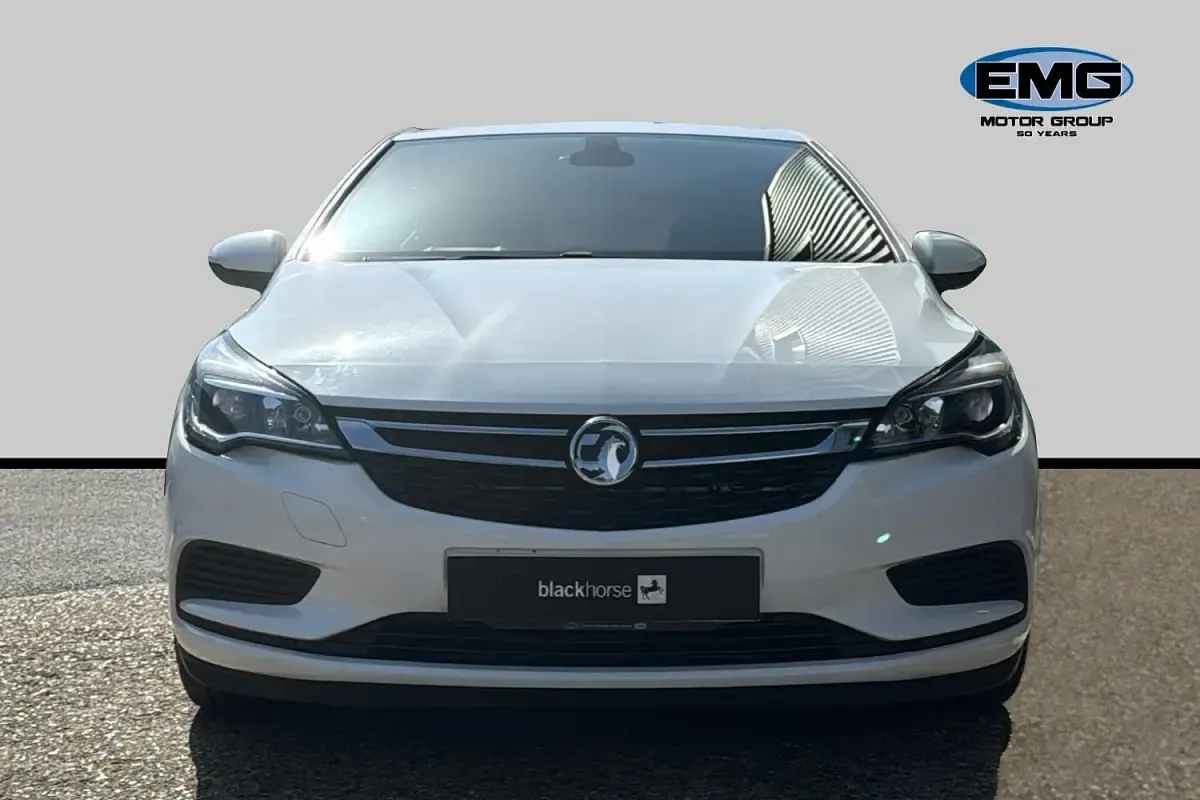 Used Vauxhall Astra 150 HP (110 kW) 2018 White Hatchback