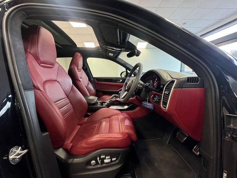 Used Porsche Cayenne Turbo 550 HP (404 kW) 2018 Black SUV