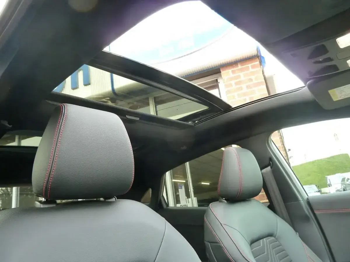 Käytetty Ford Puma ST-Line X 2023 Hopea Viistoperä