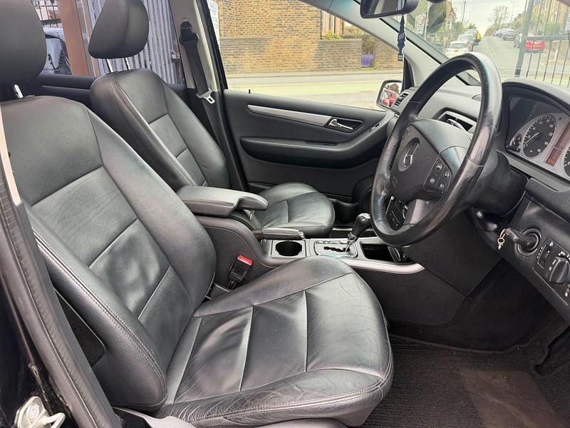 Usado Mercedes B200 SE 2008 Preto Monovolume