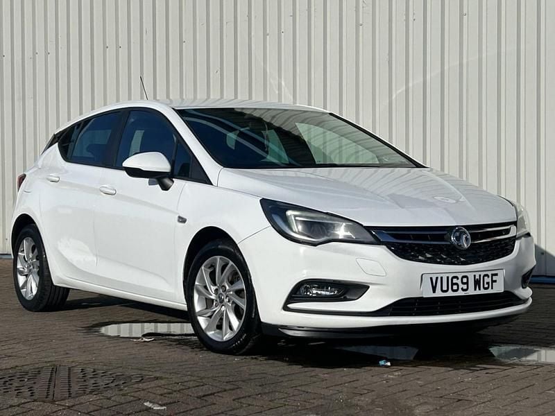 Second-hand Vauxhall Astra Design Edition 103 CP (75 kW) 2019 Alb Hatchback