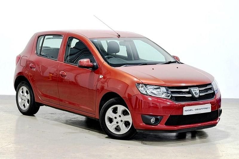 Used Dacia Sandero Lauréate 90 HP (66 kW) 2016 Red Hatchback