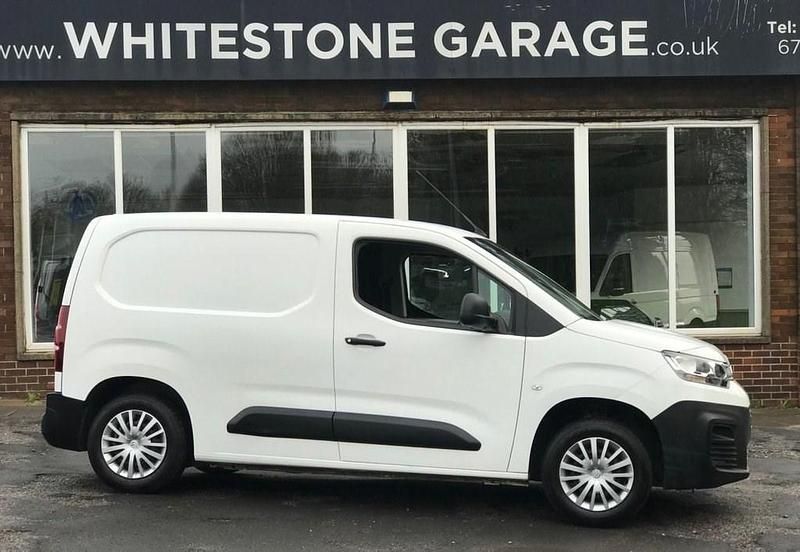Used Citroën Berlingo 75 HP (55 kW) 2019 White MPV