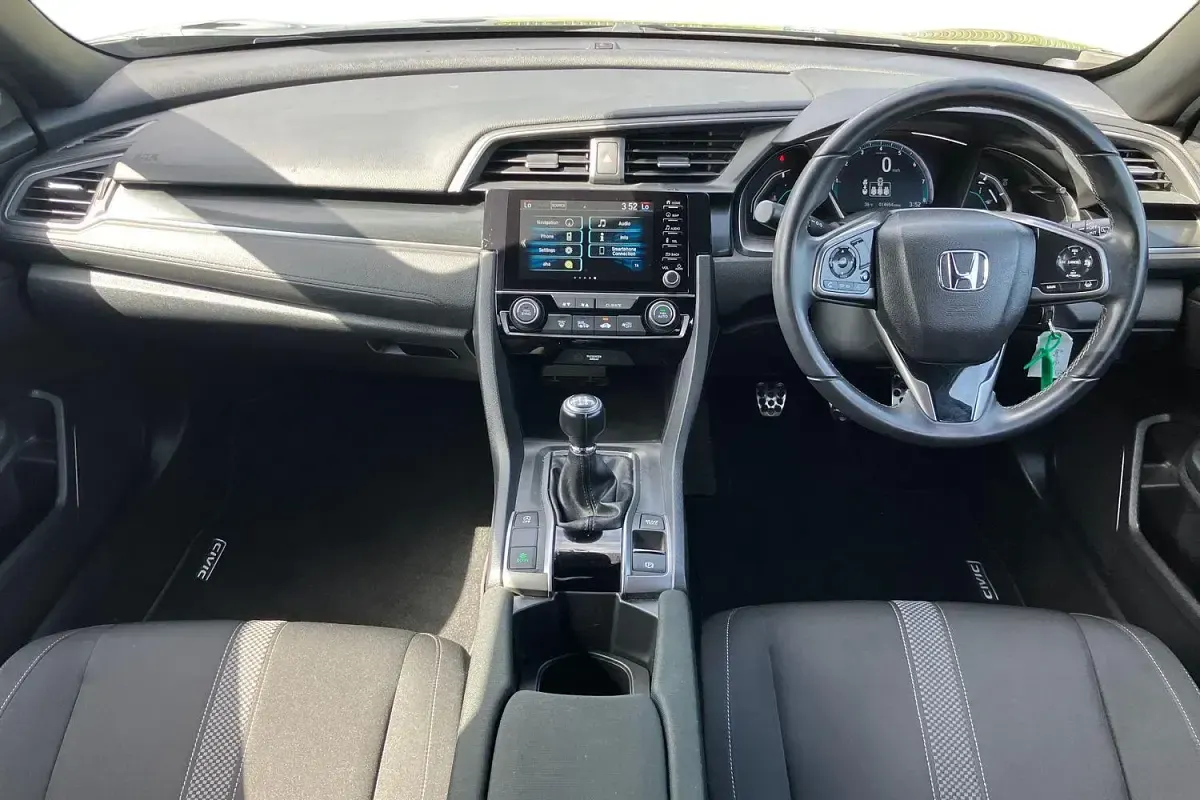 Used Honda Civic SR 126 HP (92 kW) 2021 Black Hatchback