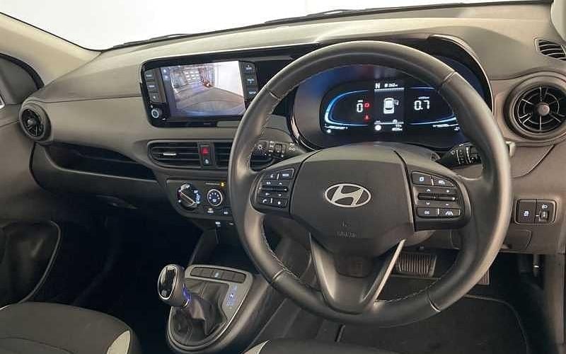 Used Hyundai i10 Advanced 67 HP (49 kW) 2024 Meta blue Hatchback