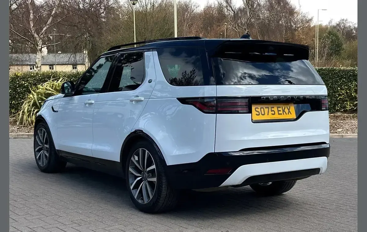 Used Land Rover Discovery 5 SE Dynamic 344 HP (253 kW) 2026 White SUV