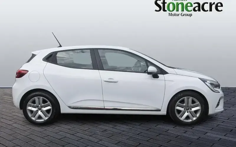 Used Renault Clio Play 72 HP (52 kW) 2020 White Hatchback