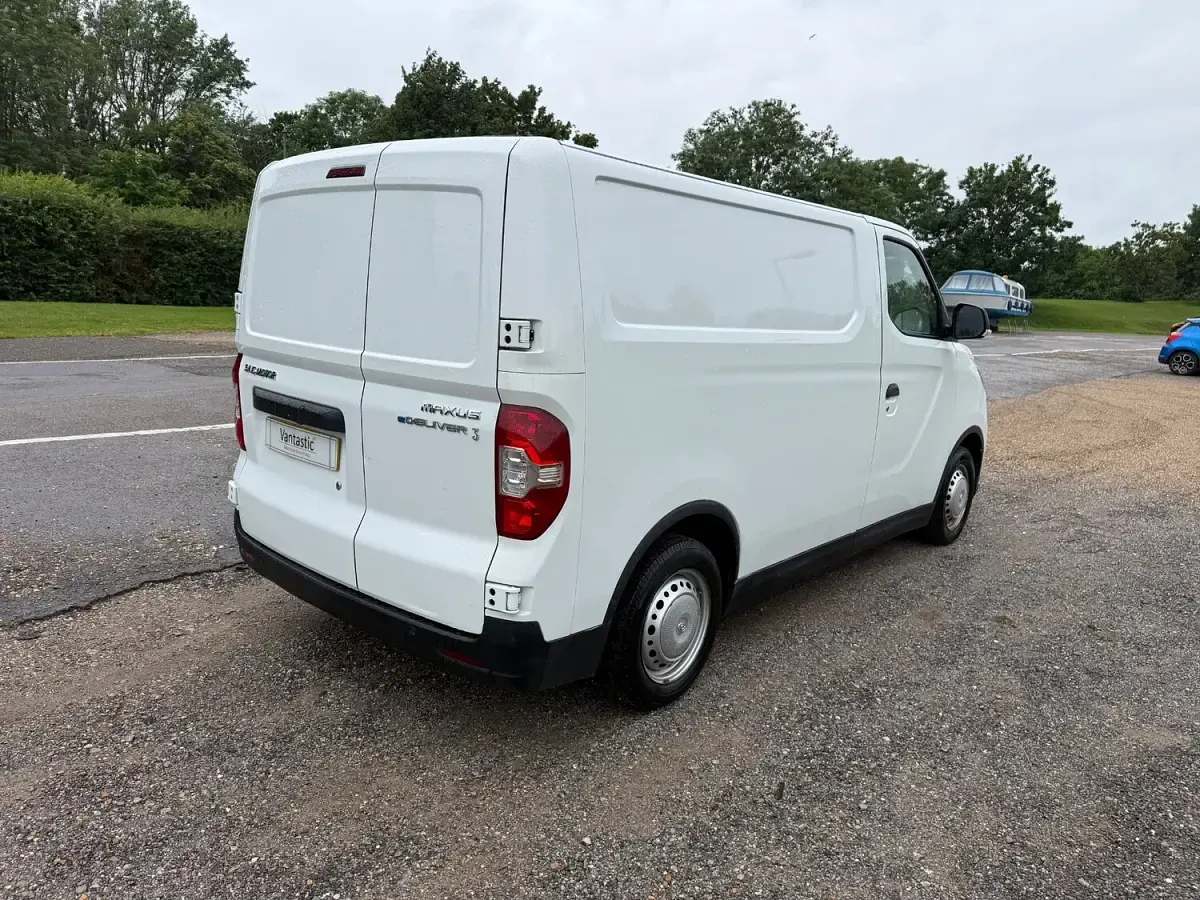 Used Maxus eDeliver 3 89 kW (122 HP) 2021 White Van