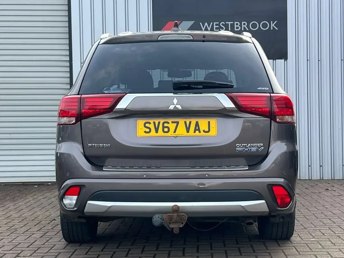 Used Mitsubishi Outlander P-HEV 2017 Brown SUV