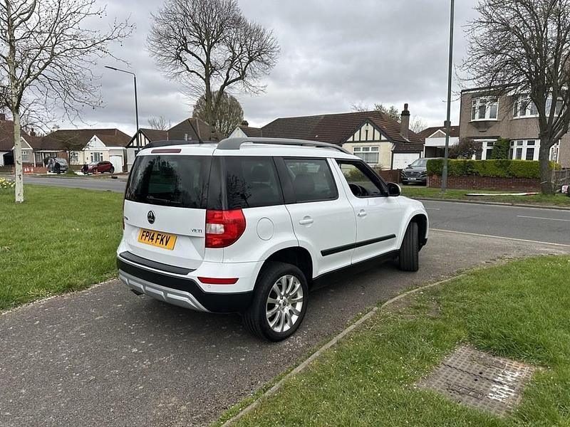 Used Skoda Yeti SE 105 HP (77 kW) 2014 White SUV