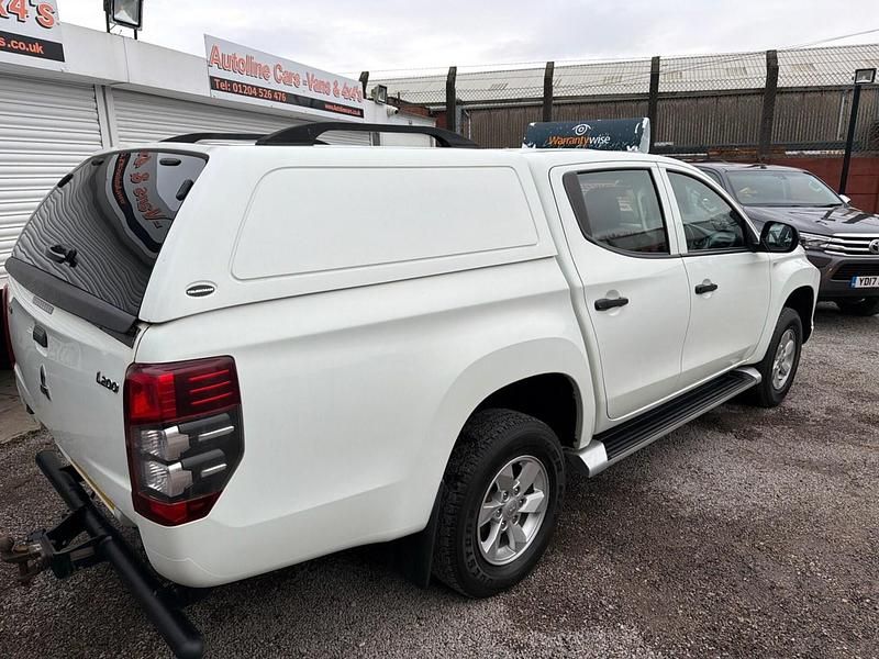 Used Mitsubishi L200 150 HP (110 kW) 2020 White Pickup