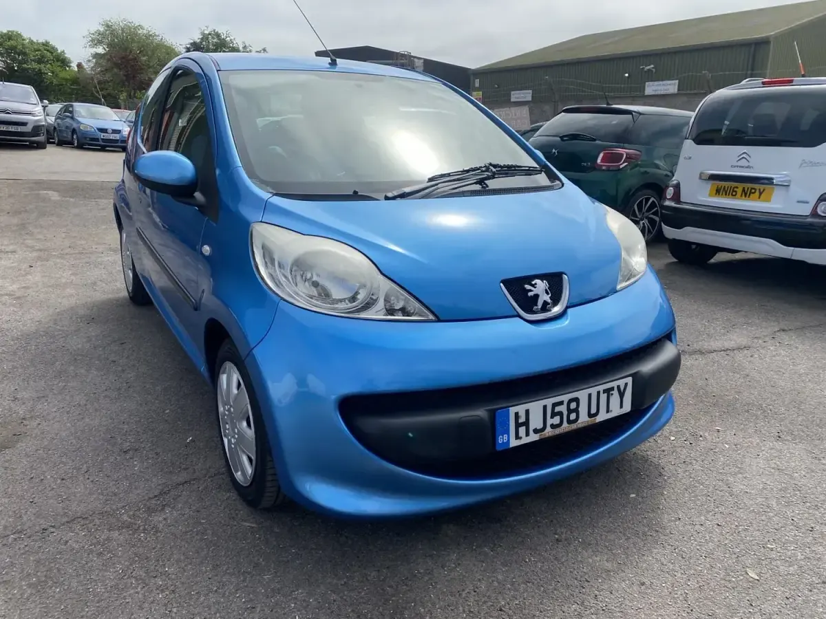 Gebraucht Peugeot 107 Urban Move 68 PS (50 kW) 2008 Blau Kleinwagen