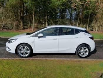 Used Vauxhall Astra SRi 150 HP (110 kW) 2017 White Hatchback