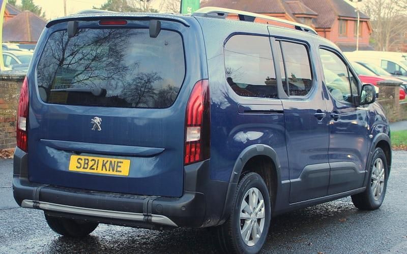 Used Peugeot Rifter Allure Premium 131 HP (96 kW) 2021 Blue MPV