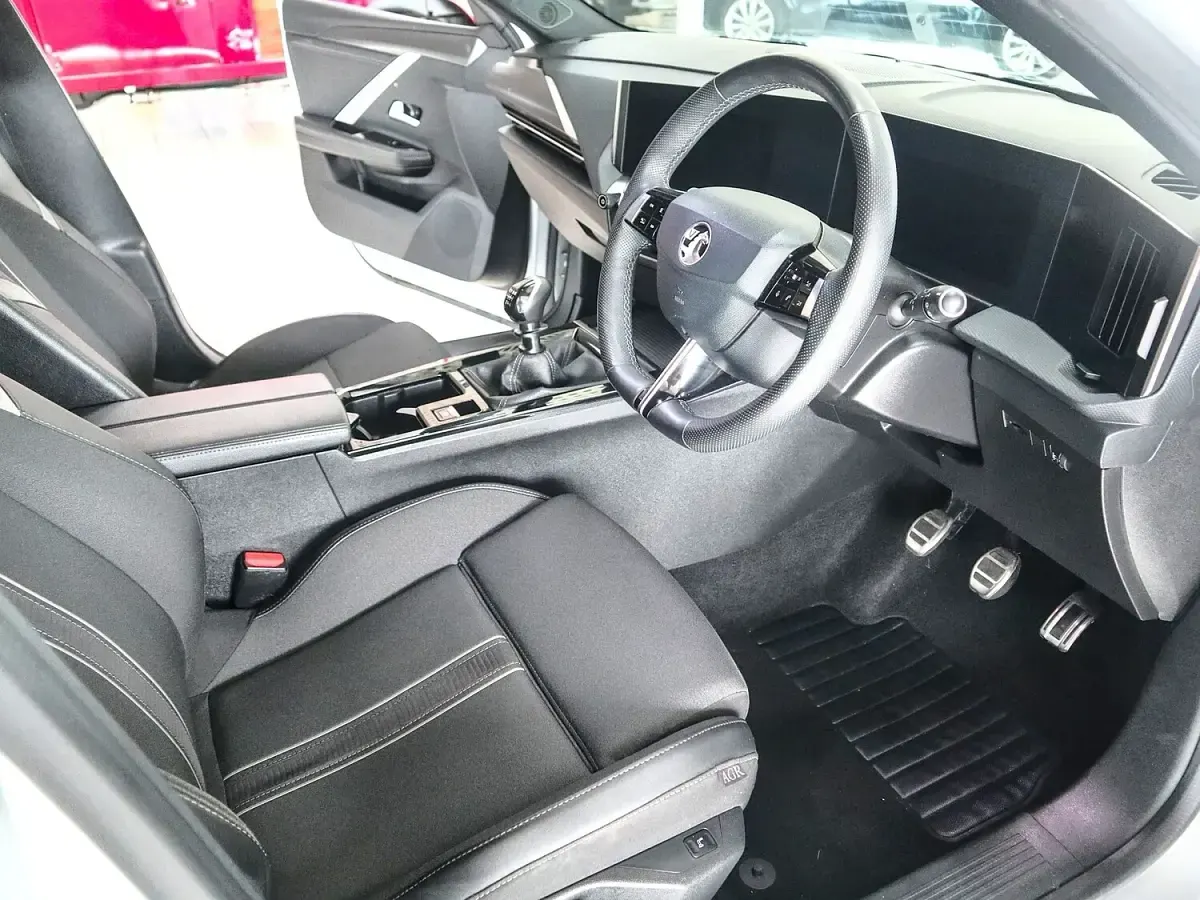 Used Vauxhall Astra 130 HP (95 kW) 2023 Grey Estate