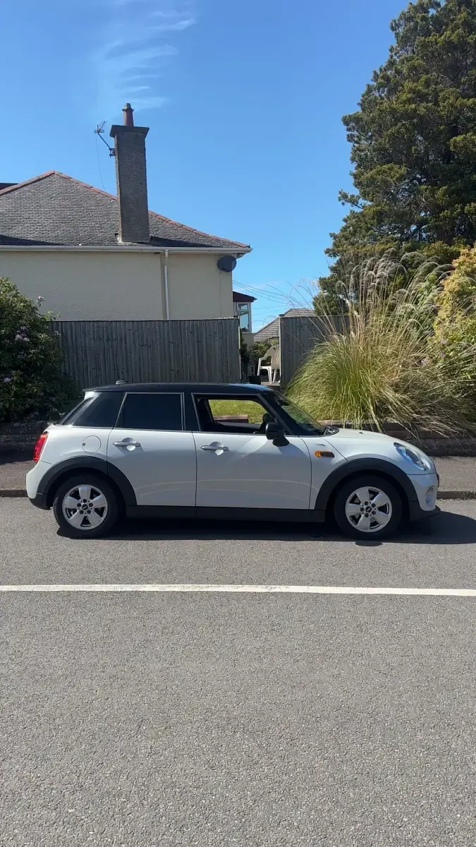 Used Mini Cooper D Hatch 116 HP (85 kW) 2017 Silver Hatchback