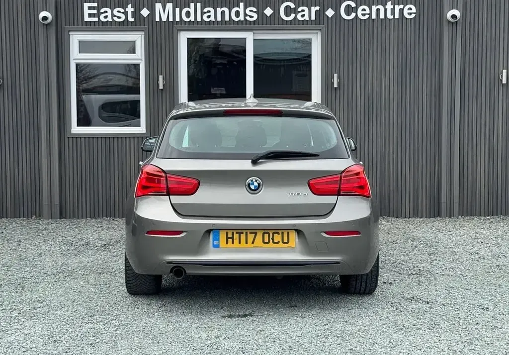 Używany BMW 118 Sport Line 150 KM (110 kW) 2017 Srebrny Hatchback
