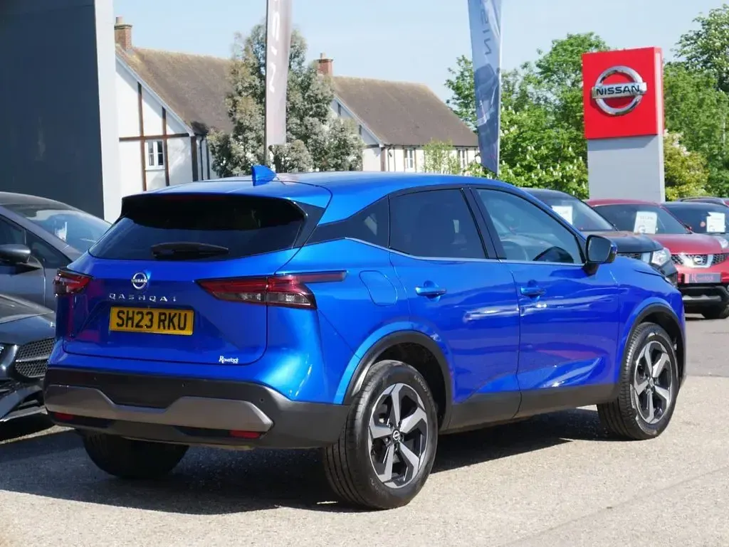 Used Nissan Qashqai N-Connecta 140 HP (102 kW) 2023 Blue SUV
