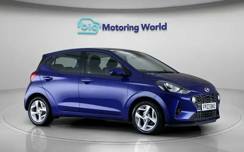 Used Hyundai i10 SE 67 HP (49 kW) 2023 Blue Hatchback