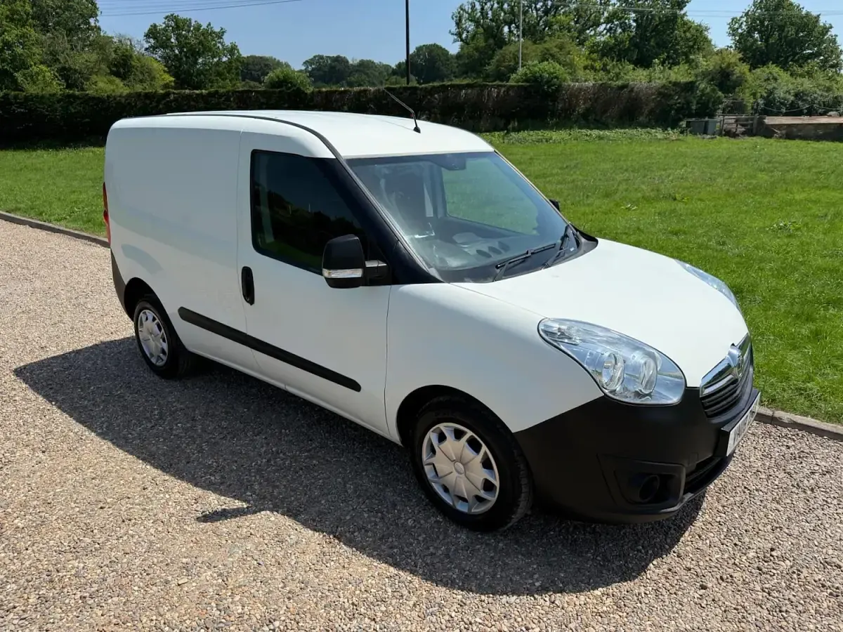 Used Vauxhall Combo 95 HP (69 kW) 2018 White MPV