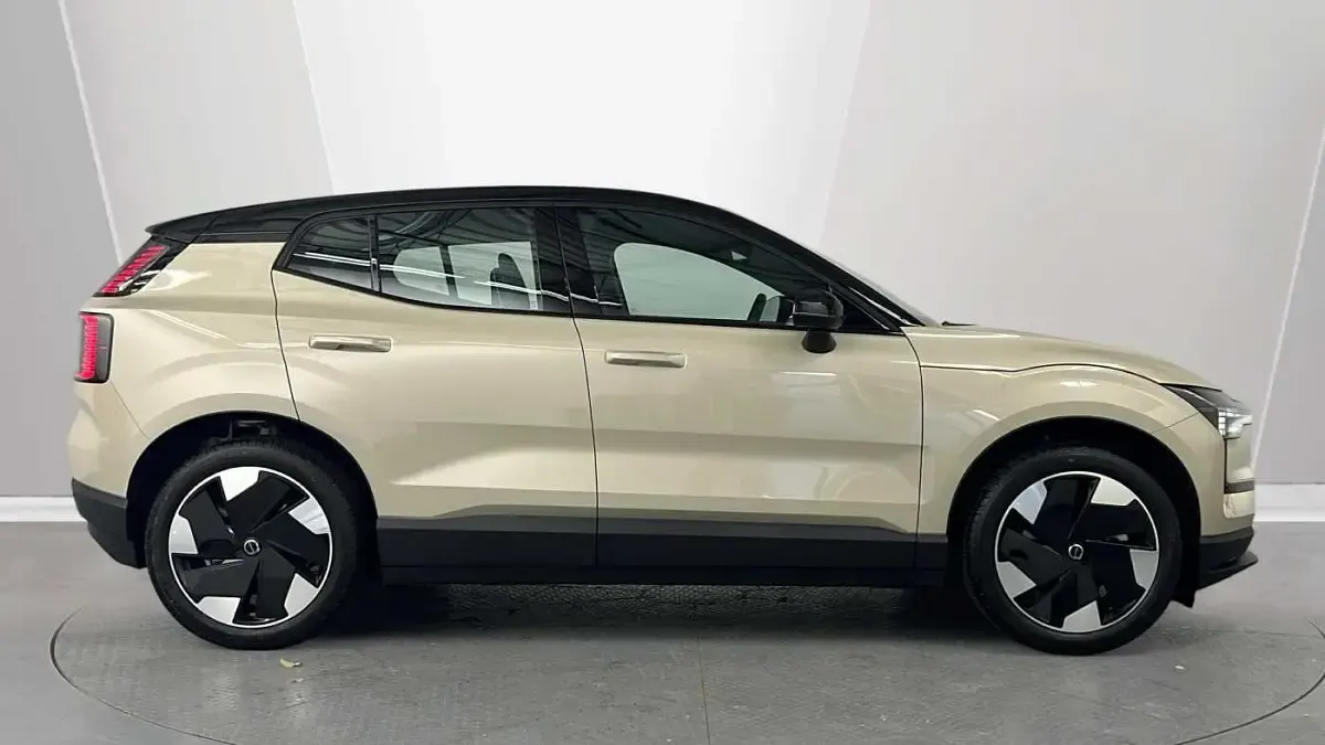 New Volvo EX30 Plus 197 kW (268 HP) 2026 Gold SUV