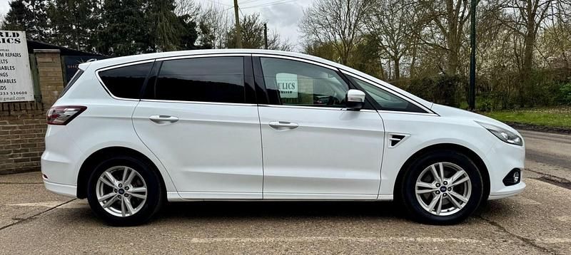 Used Ford S-MAX Titanium 150 HP (110 kW) 2017 White MPV