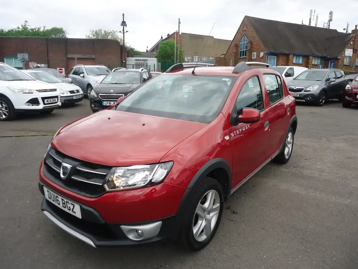 Used Dacia Sandero Lauréate 90 HP (66 kW) 2016 Red Hatchback