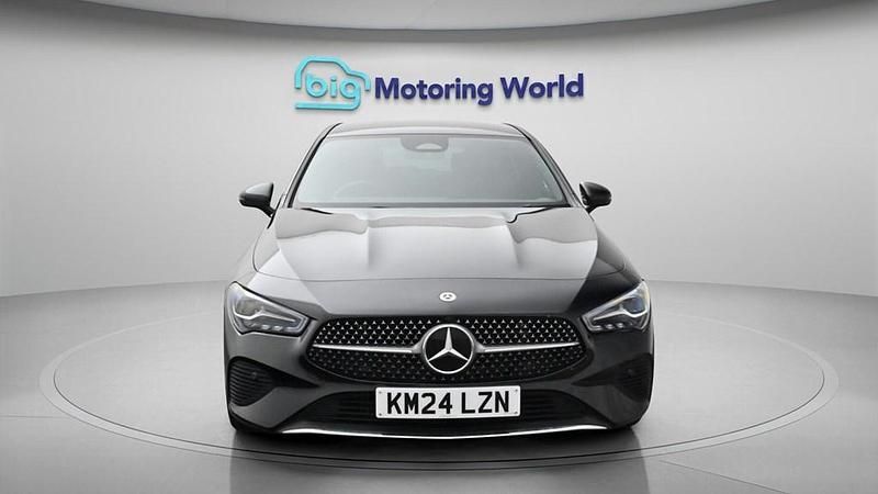 Used Mercedes CLA200 Executive 177 HP (130 kW) 2024 Black Estate