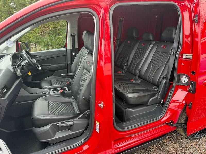 Used VW Caddy 122 HP (89 kW) 2023 Red MPV